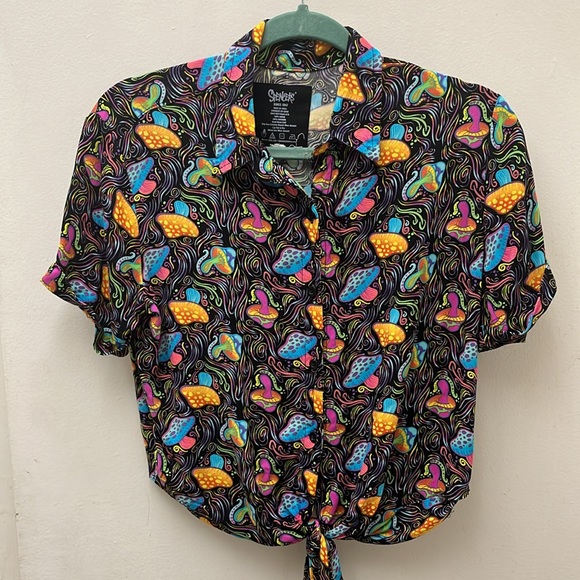 SPENCER'S  TRIPPY MUSHROOMS MULTICOLOR BLOUSE / TIE BOTTOM SIZE MEDIUM - Picture 9 of 12